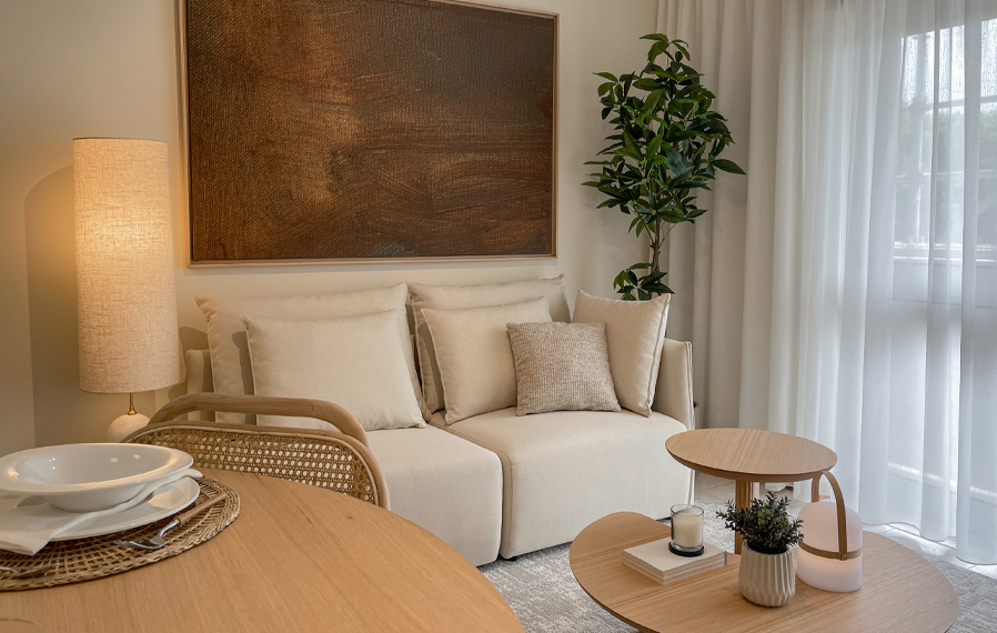 Projeto Aura Curia, Tralhão Design Center, design de interiores Portugal, reabilitação, mobiliário por medida, carvalho natur, slow living, interiores luminosos, conforto e funcionalidade, decoração contemporânea, espaços tranquilos.