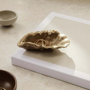 /ferm-living_0001_taca-oyster-gold-3