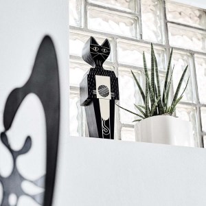 /vitra_0005_wooden-doll-cat-a